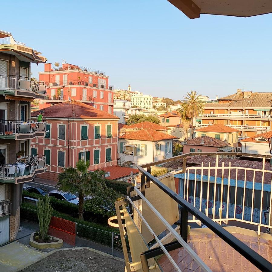 Casa Margherita, Centrale A Due Passi Dal Mare Bordighera Exterior foto