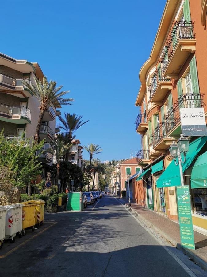 Casa Margherita, Centrale A Due Passi Dal Mare Bordighera Exterior foto